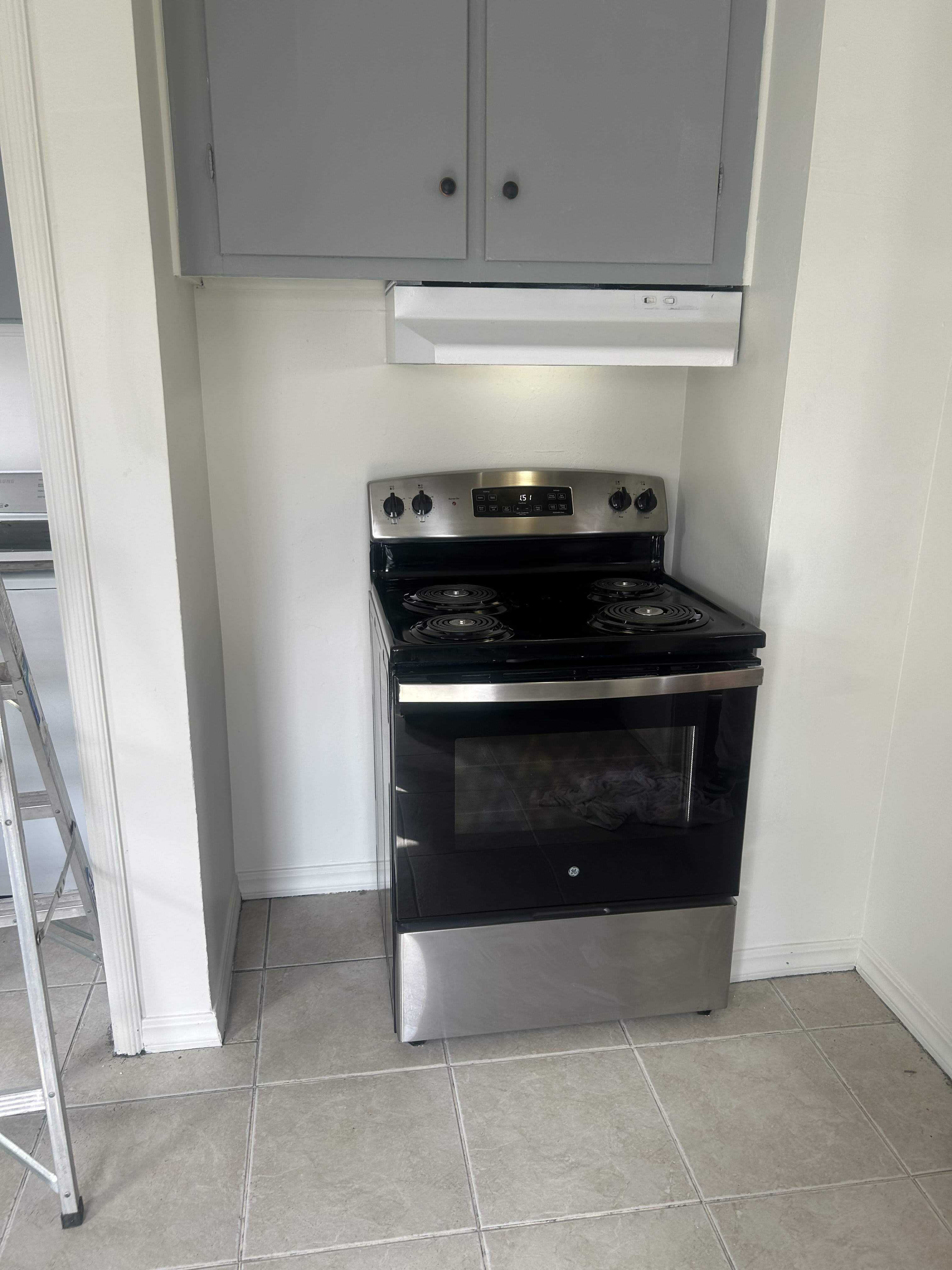 2425 White Ave – photo 1