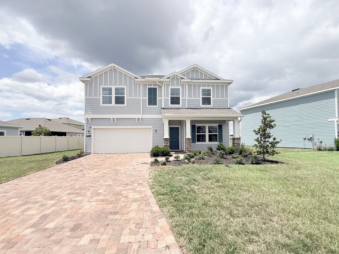 Spacious 4BR Home with Office, Loft & Lake Views – photo 1