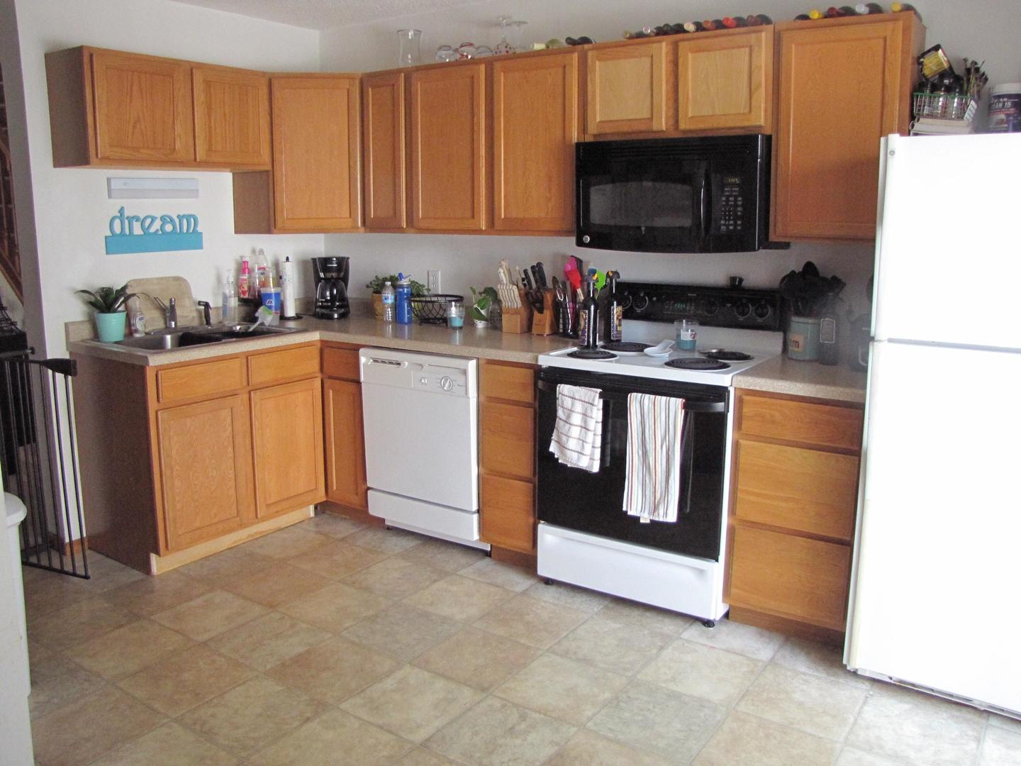 Convenient Location *2Bed/1.5Bth plus Loft* Townhome in Apple Valley. Avail Sept. 1 – photo 5