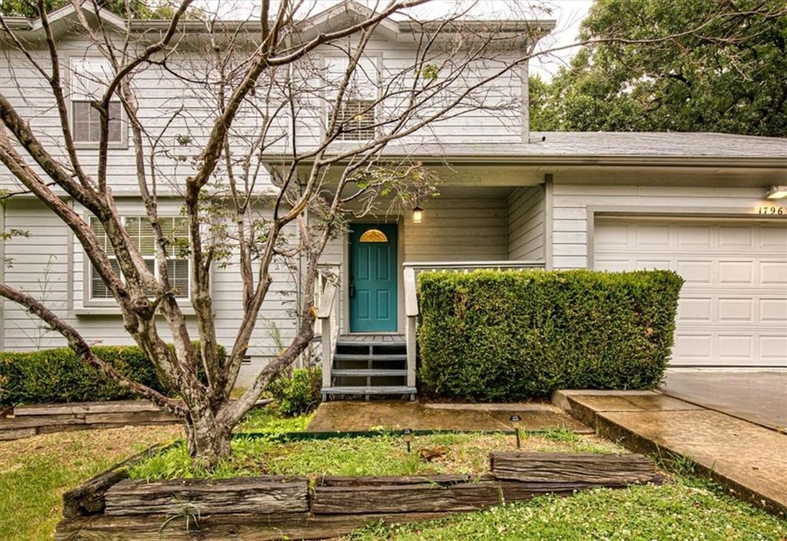Situated at the end of a cul-de-sac and featuring a huge fenced-in backyard – photo 1