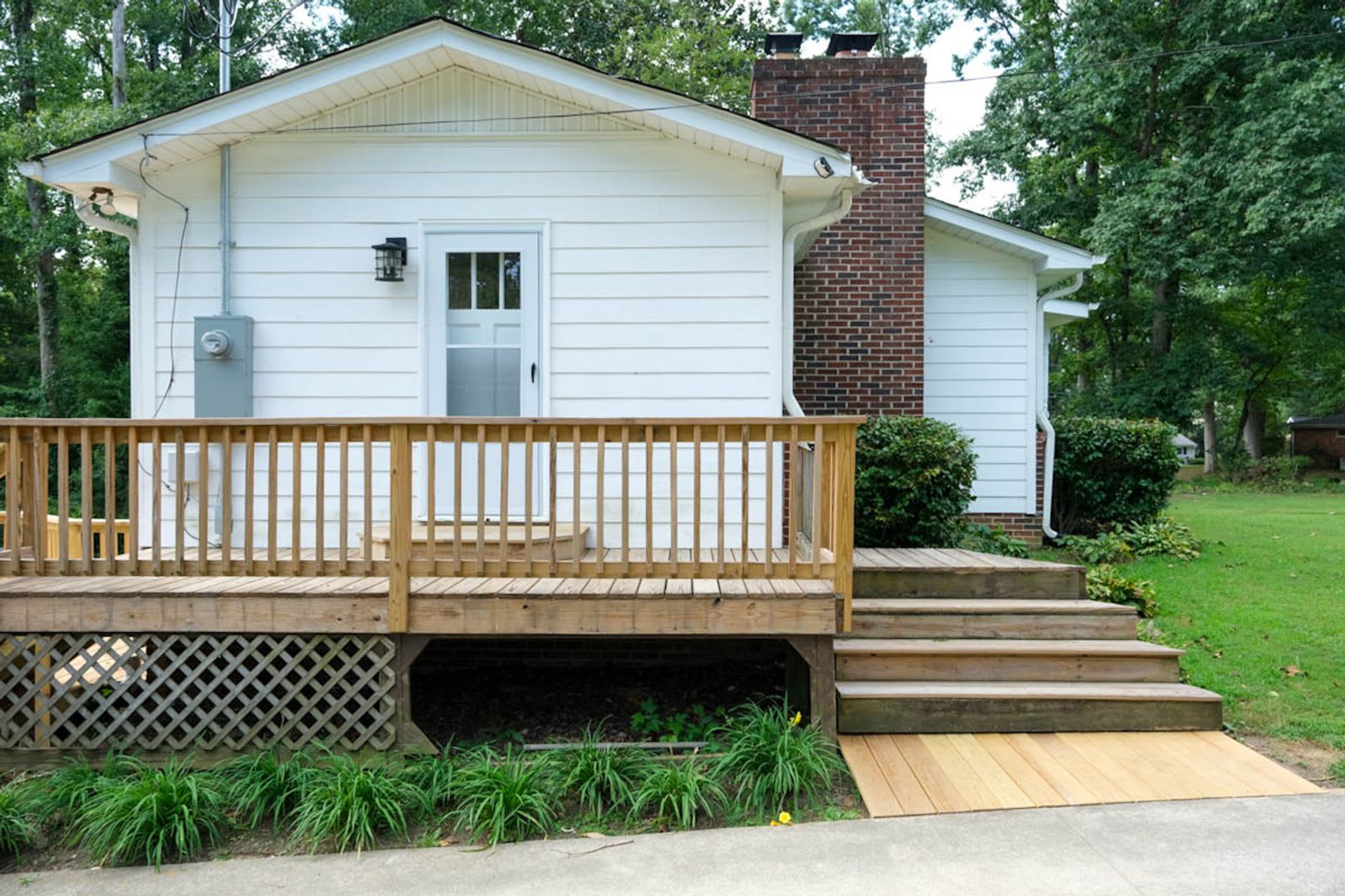 3 Bedroom, 2 Bath house with fenced yard! – photo 3