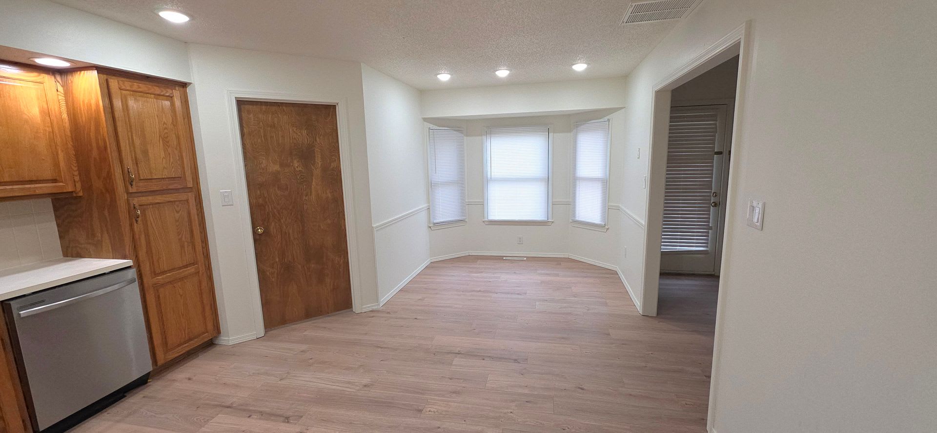 All Brick 3 Bedroom 2 Bathroom home in Kickapoo school district for $1795! – photo 3
