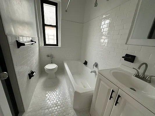 1279 Morris Avenue – photo 4