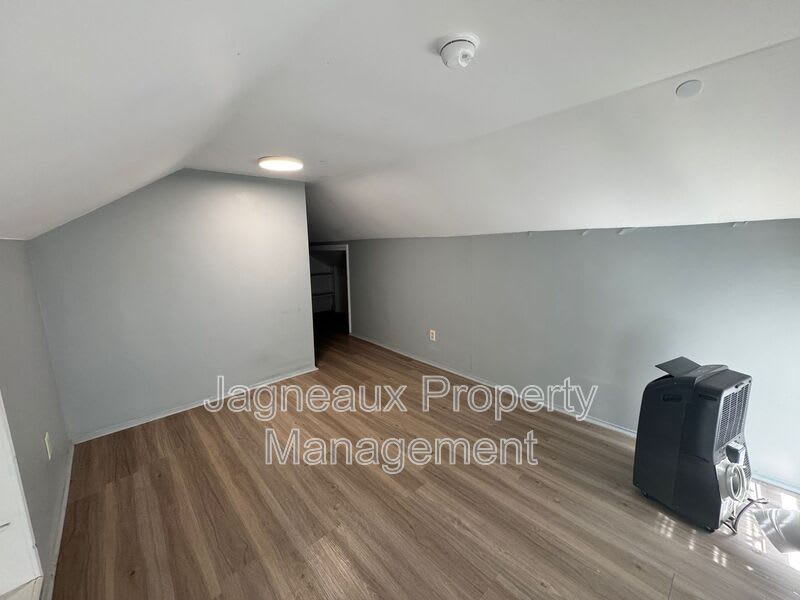 415 Ash St – photo 4
