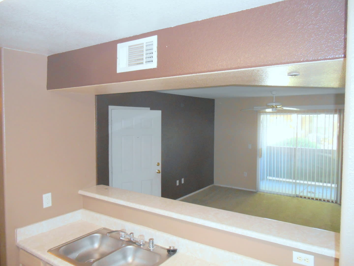 Convenient 1st Floor Condo in Gated Community with Pool – photo 5