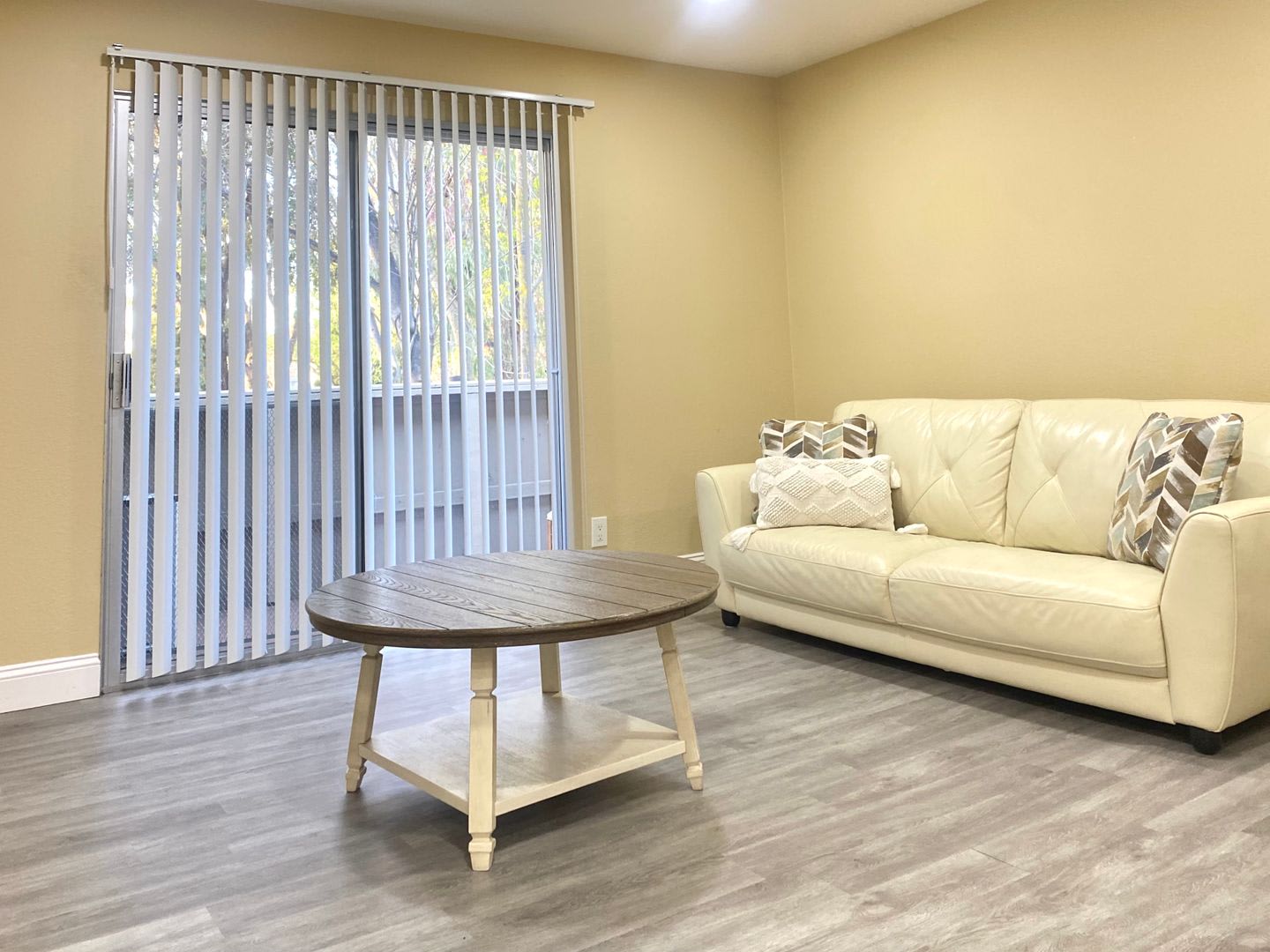 Upgraded 2 Bed 2 Bath Condo for lease in Fremont! – photo 2