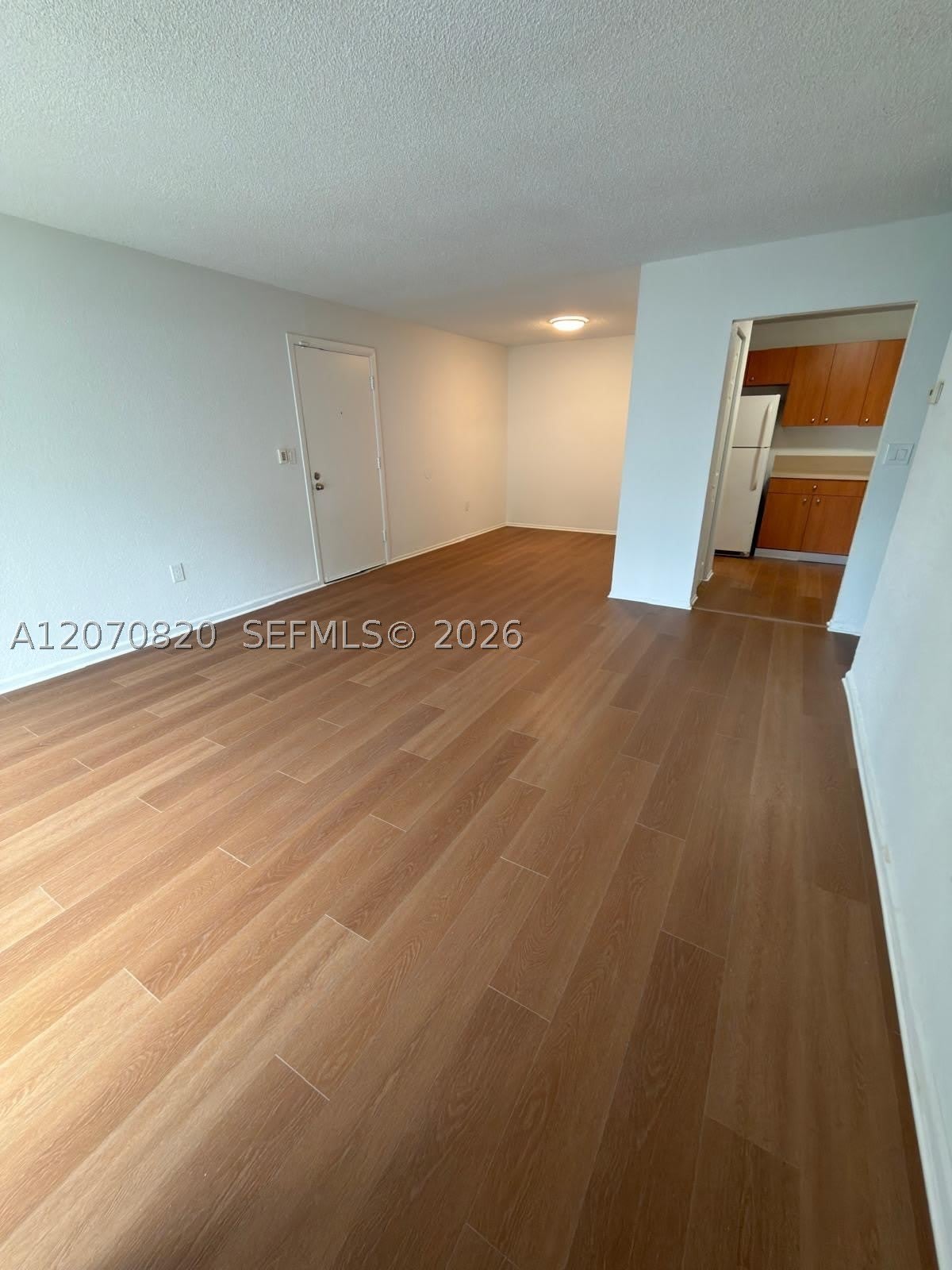 411 Executive Center Dr – photo 5