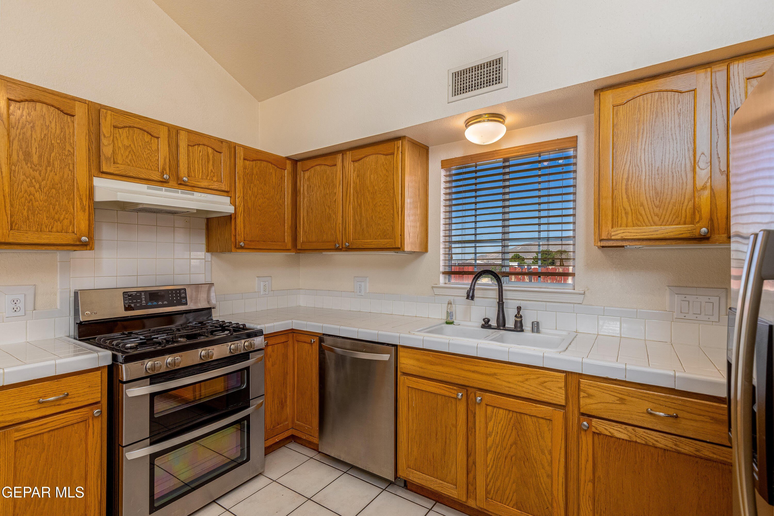 4628 KING ARTHUR Court – photo 5