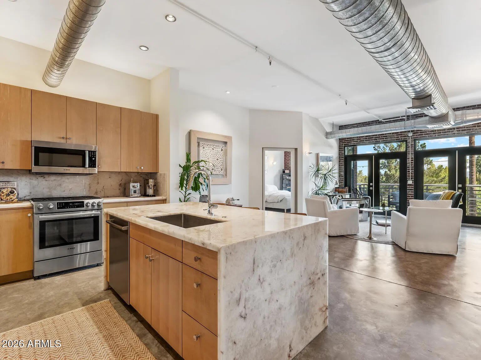 914 E OSBORN Road – photo 1