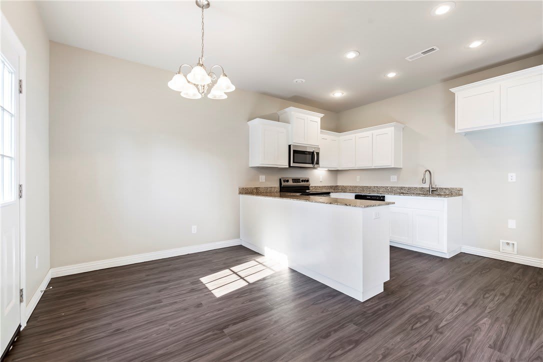 842 NW Baker Street – photo 3