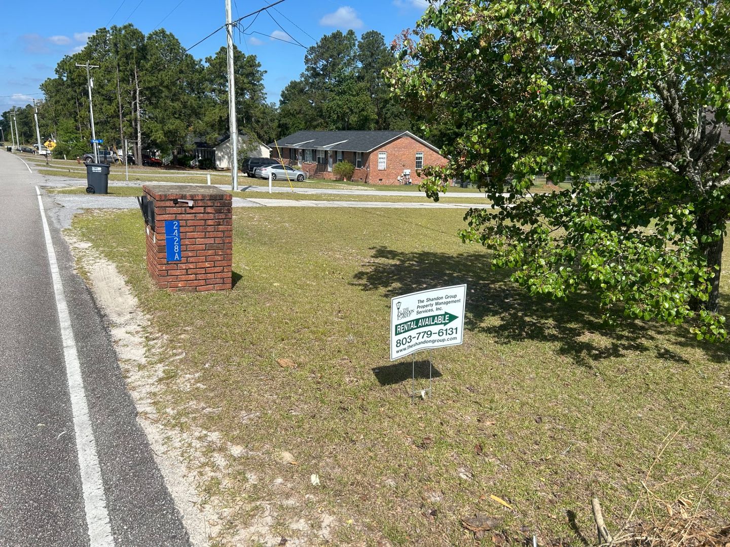 AVAILABLE NOW – 3 Bedroom / 2 Bathroom Duplex in Elgin! – photo 3