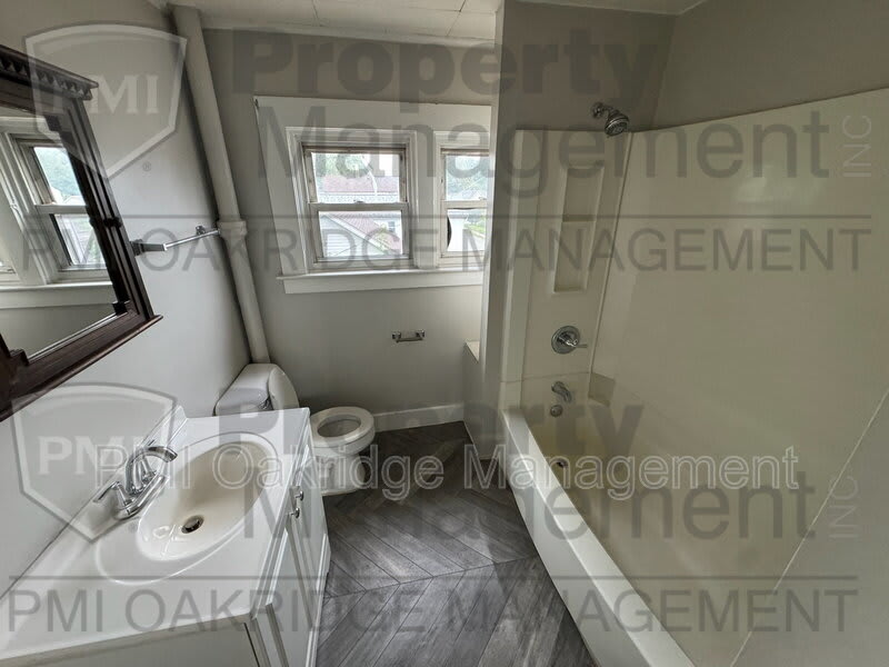 439 1/2 Adams St – photo 5