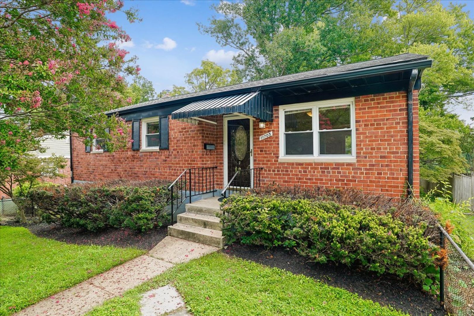 Updated Rambler Close To METRO, Parks, Shopping, & More – photo 3