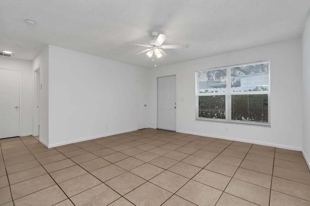 1320 Wellington Street – photo 5