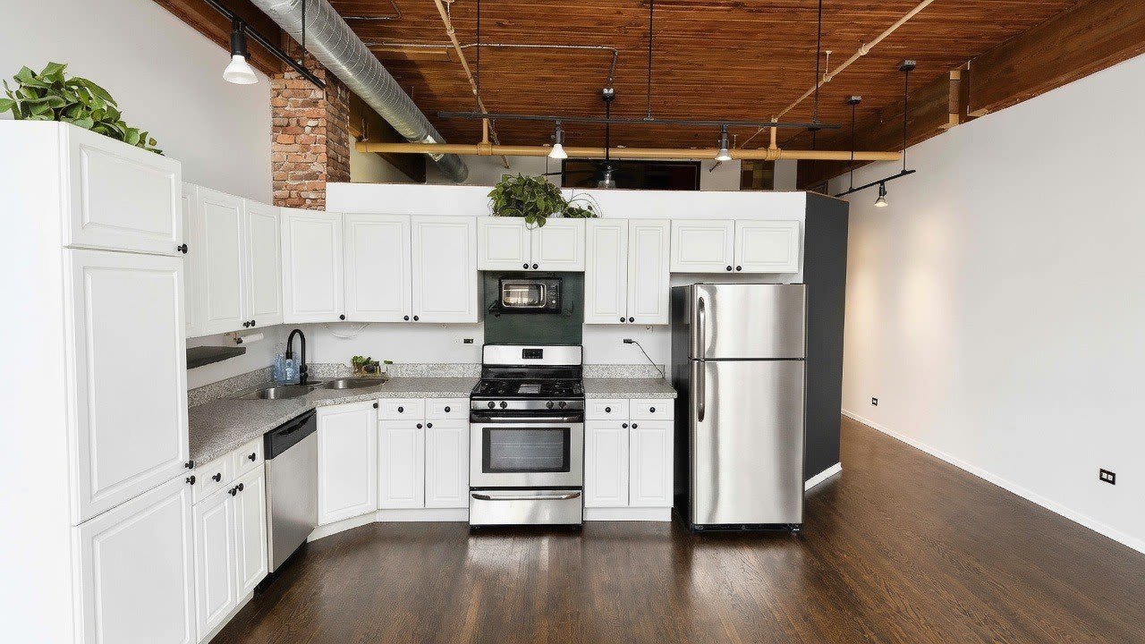 1801 S MICHIGAN Avenue – photo 2