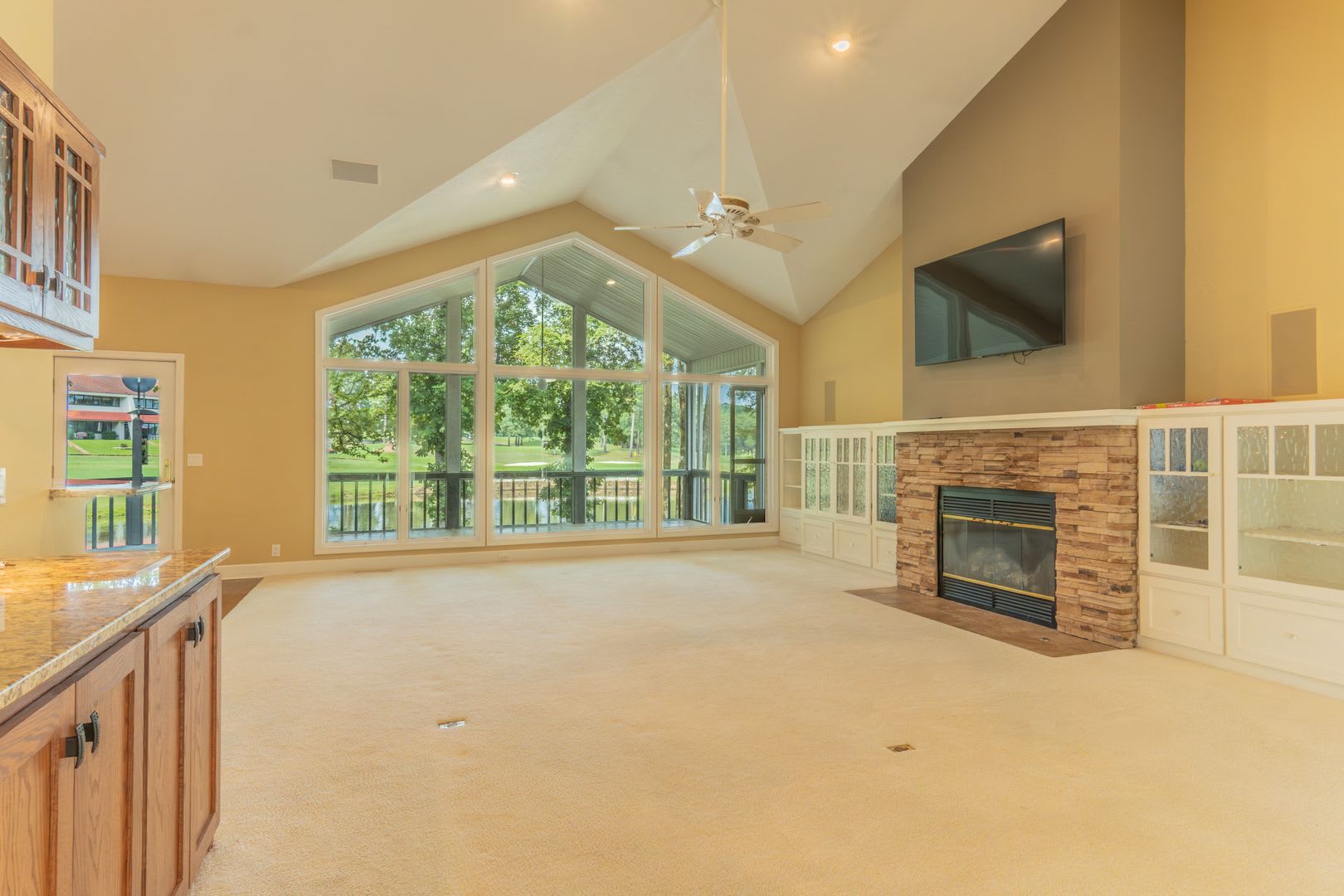 Spacious 3 Bedroom/2 Bath with a view of Balboa golf course. – photo 5