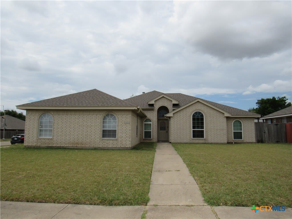 4800 Michael Drive – photo 1