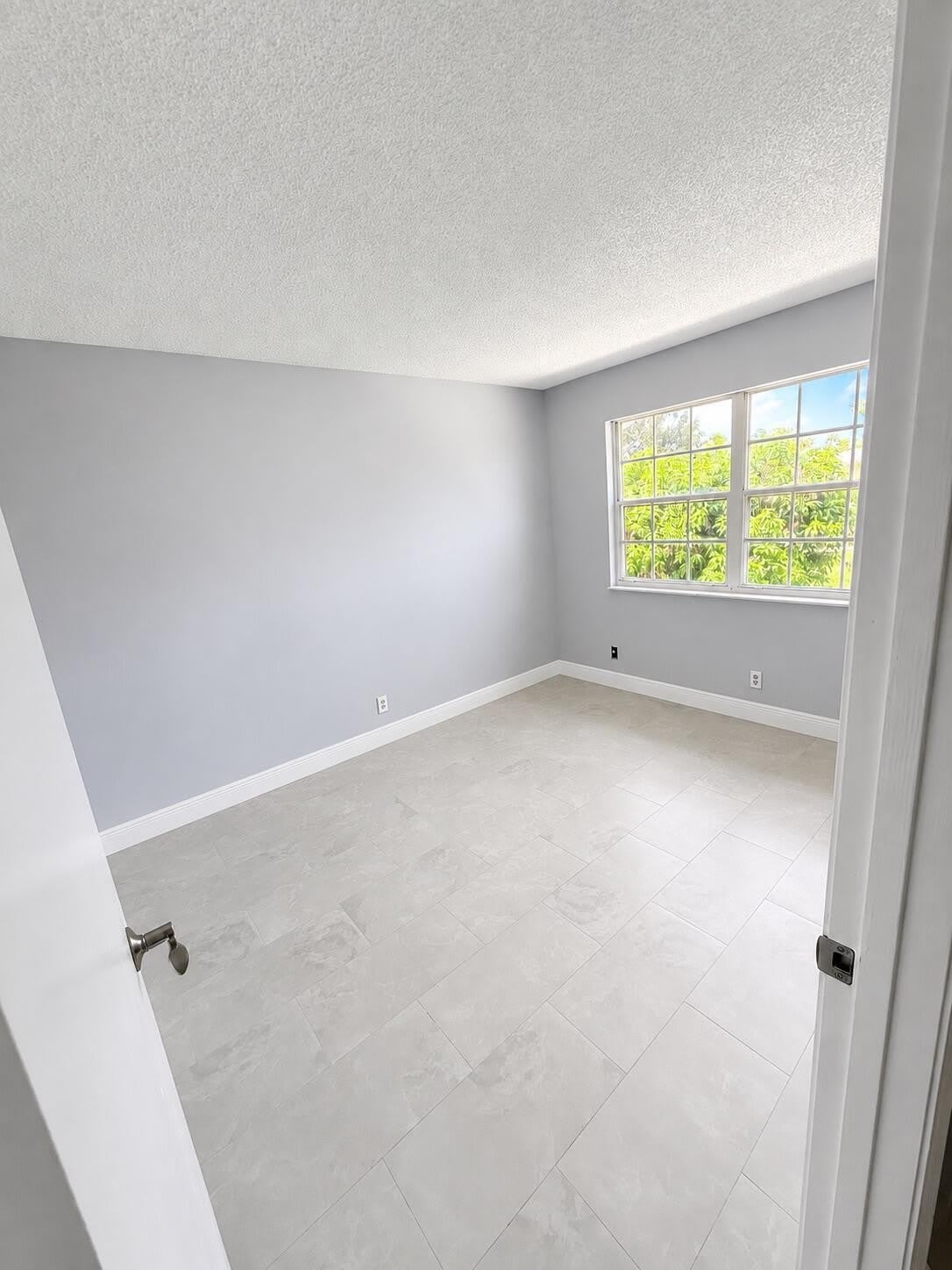 1560 SE ROYAL GREEN Circle – photo 2