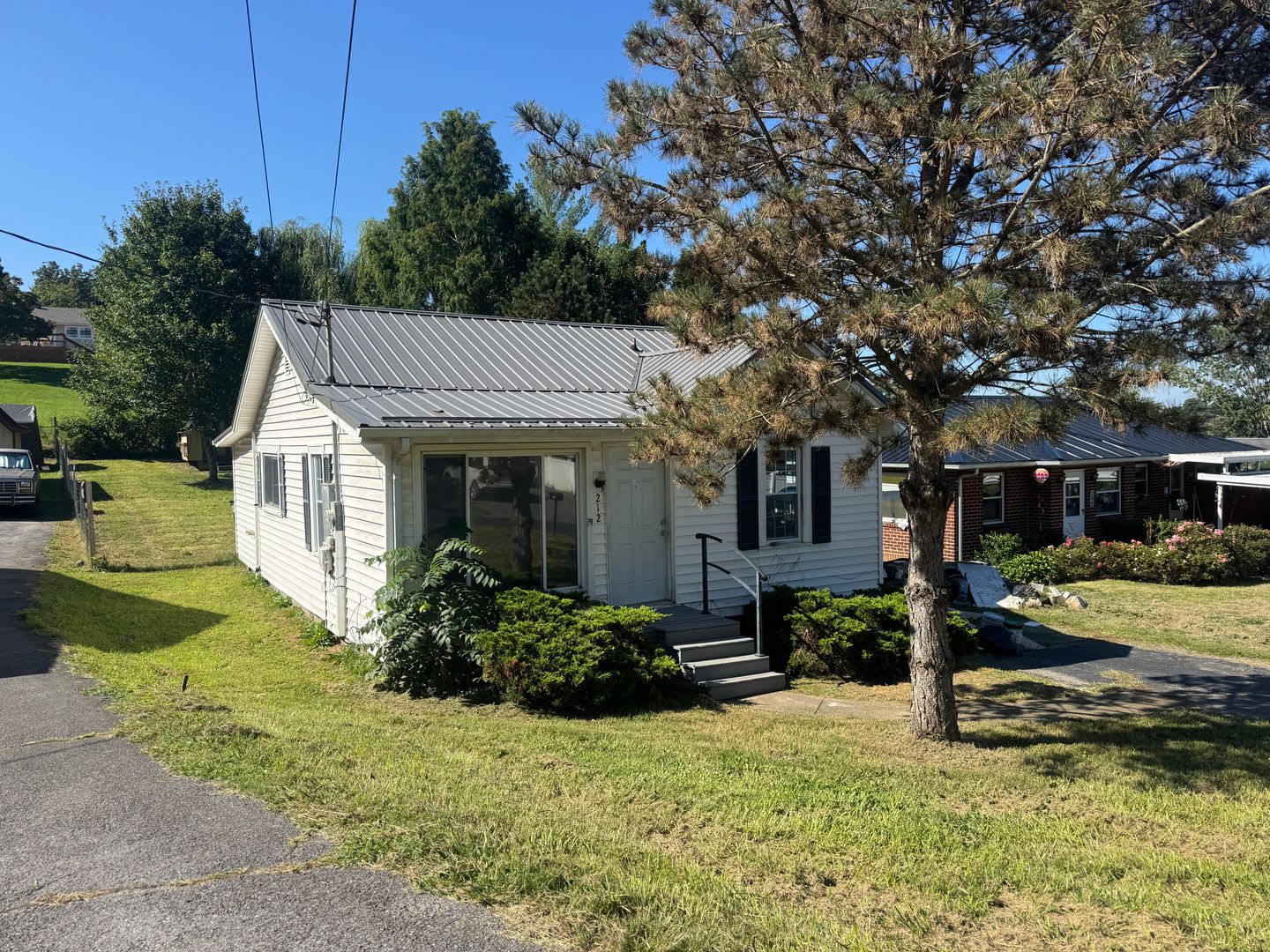 2 Bedroom 1 Bath Home in Greeneville, TN – photo 1
