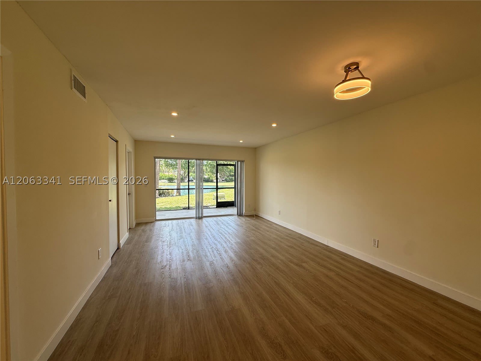 400 Waterway Dr S – photo 3
