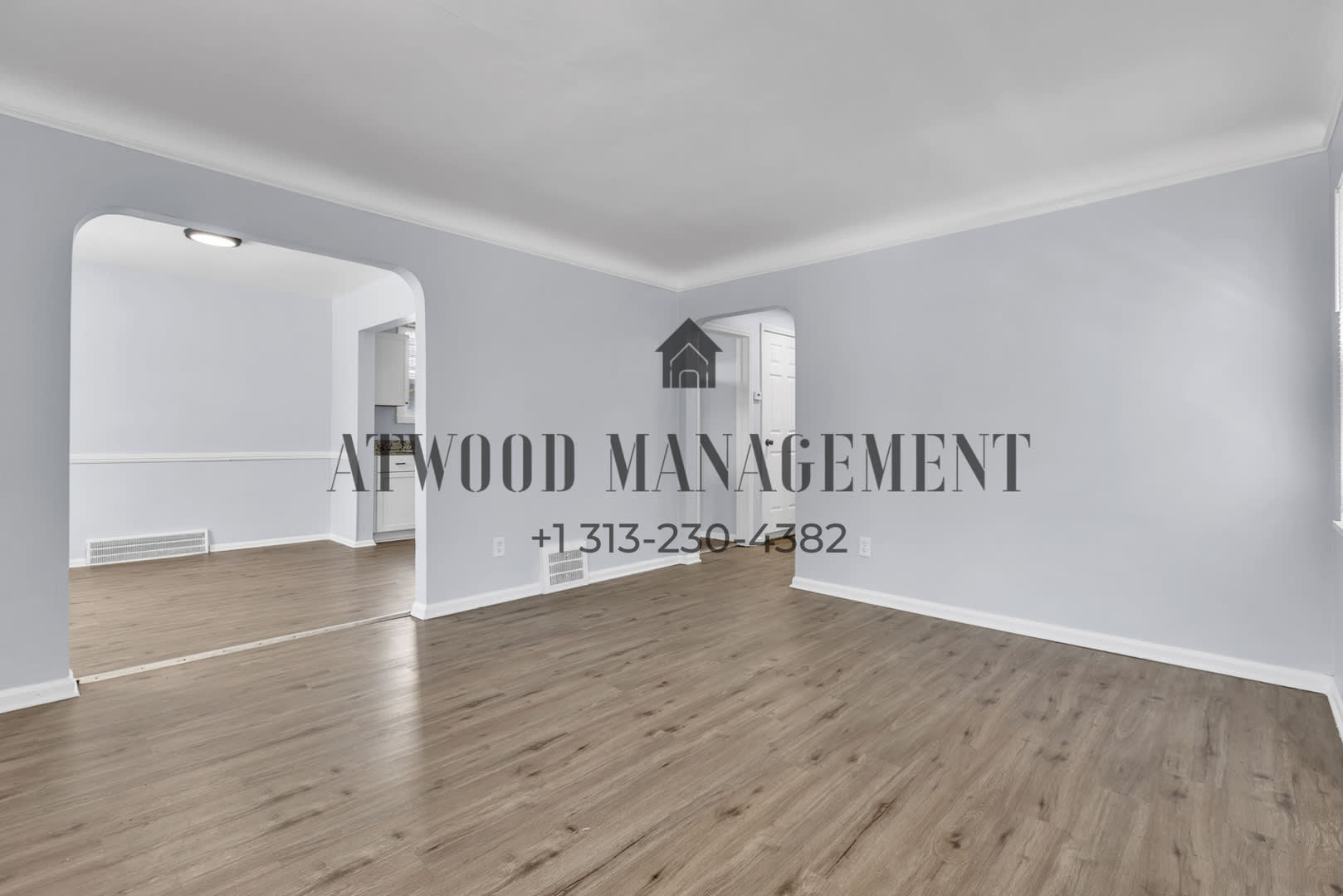 This beautifully updated 3-bedroom, 2-bath single-family home is ready for move-in! – photo 3