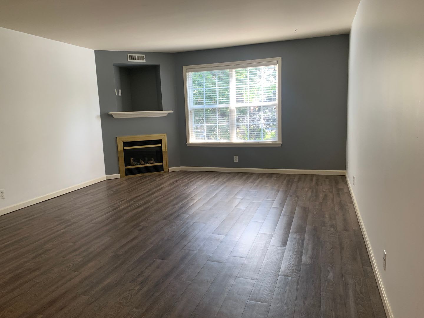 Germantown 2 bedroom, 1 1/2 bath in Brent Park Condos with washer/dryer – photo 2