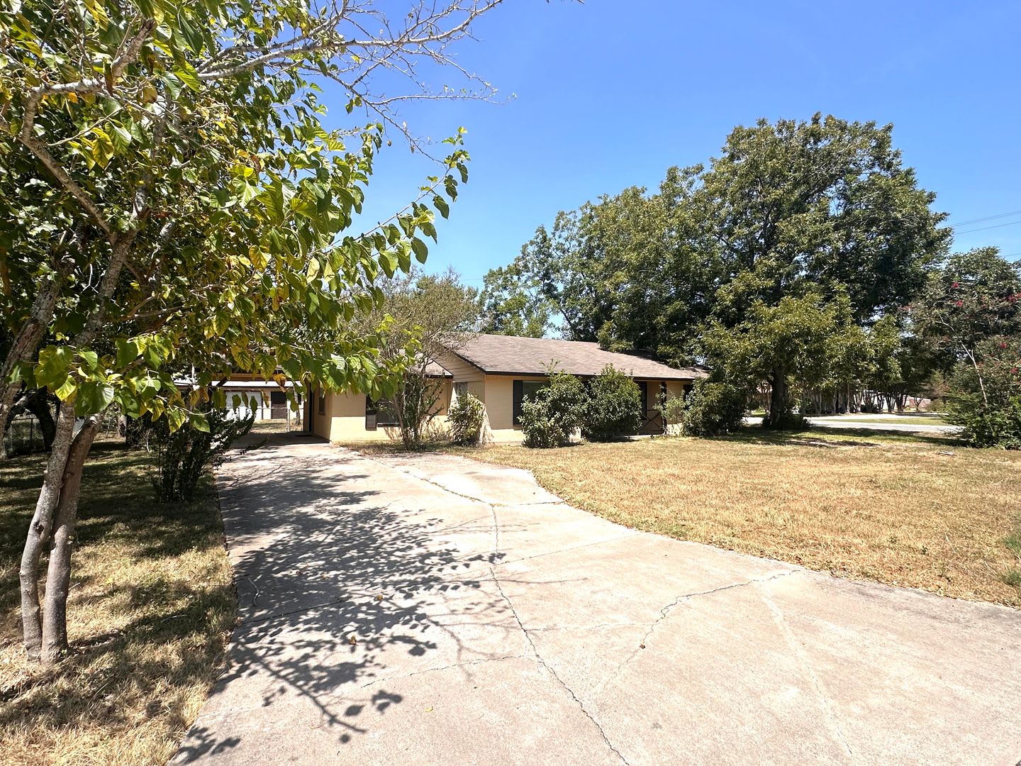 Cabin style 2 Bedroom (can be used as 3) and 2 Bathroom Single Family House for Rent nearby Downtown Buda TX – photo 2