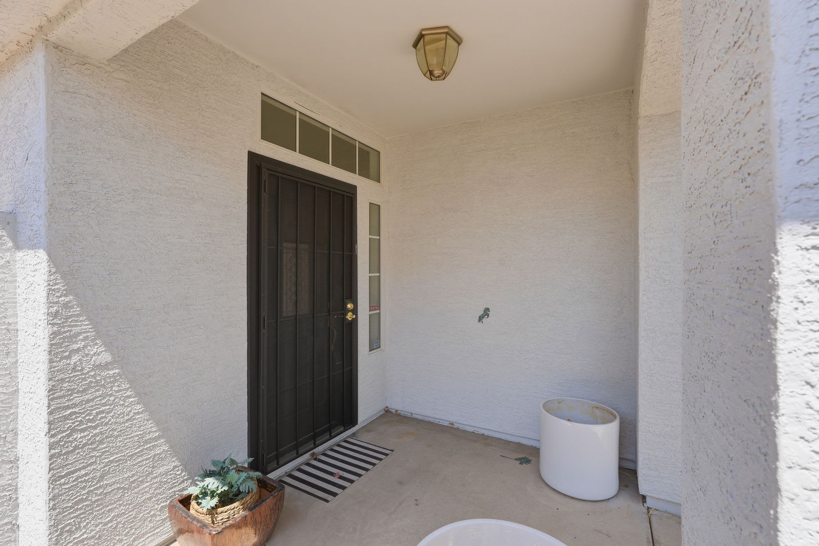 4 Bed 2 Bath House with a pool! – photo 3