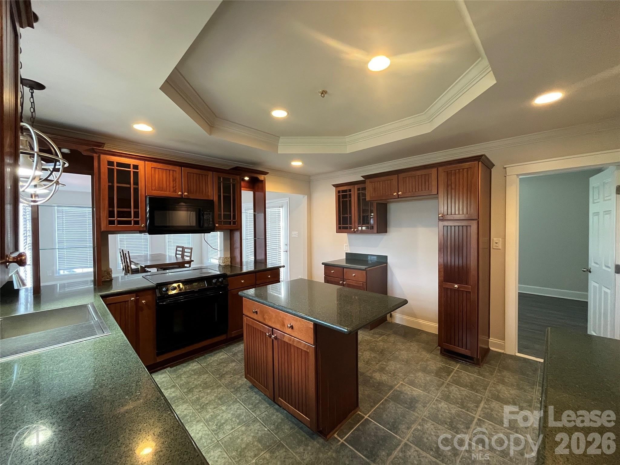 1120 Hensley Road W – photo 4
