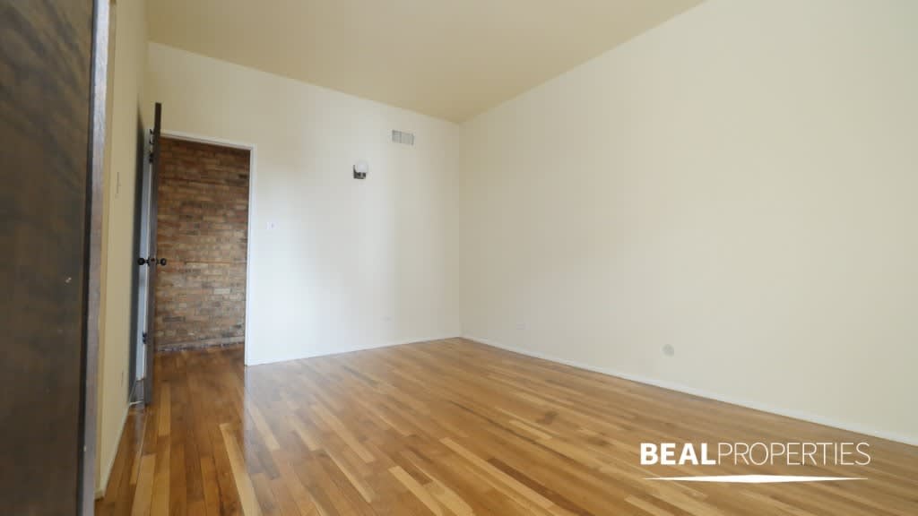 558 W Wellington Ave – photo 2