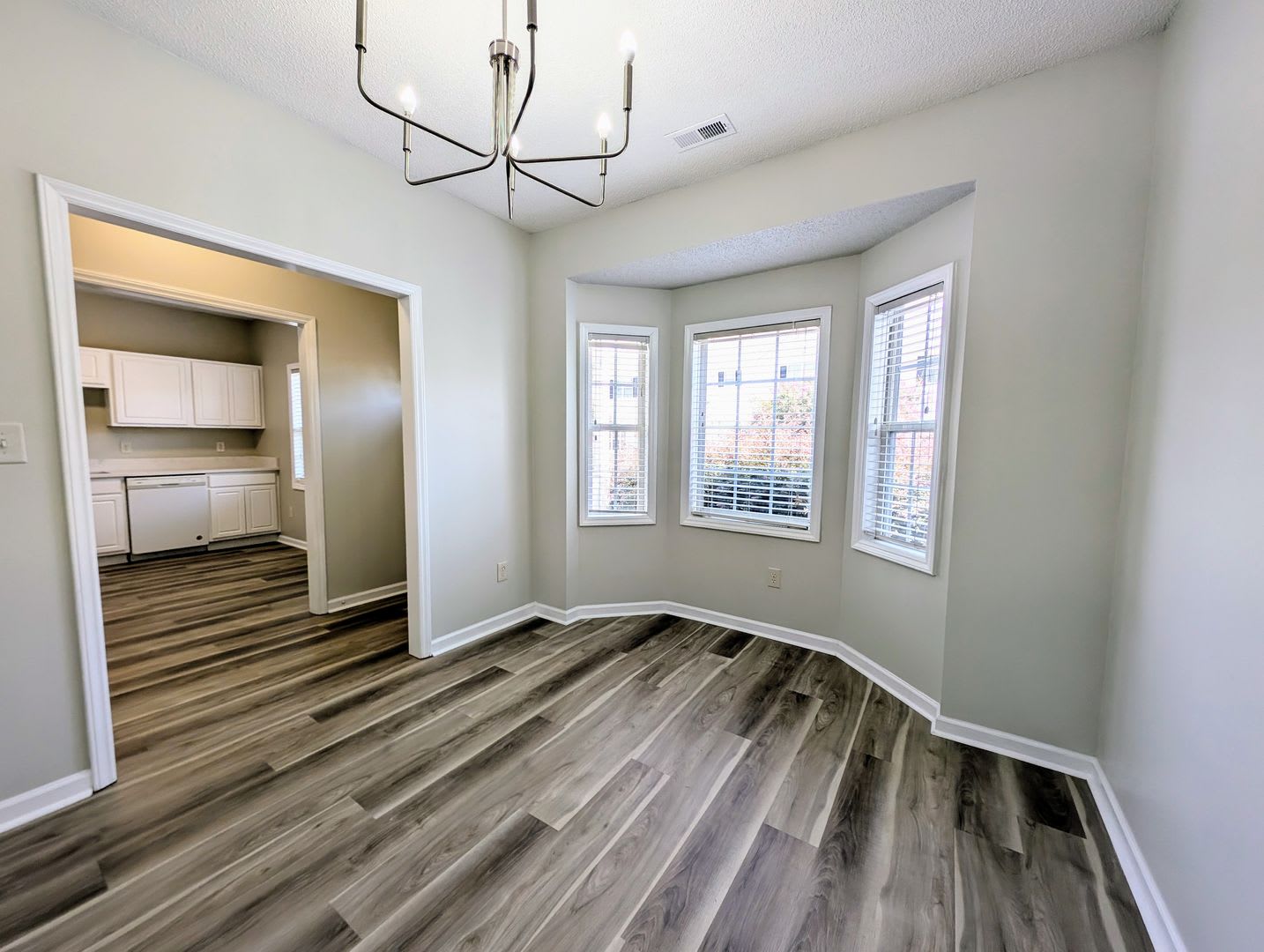 Move-In Ready Townhome with Downstairs Primary Suite in Prime Morrisville Location – photo 5