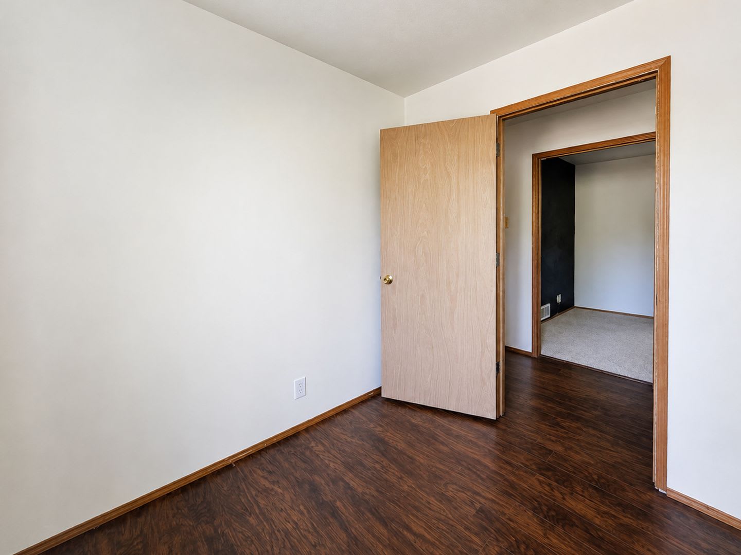 *Available Now* Bright and sunny 3 bed with office space and large yard, pets allowed! – photo 5