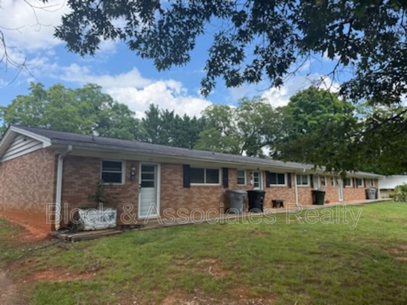 142 W. Pritchard St – photo 1