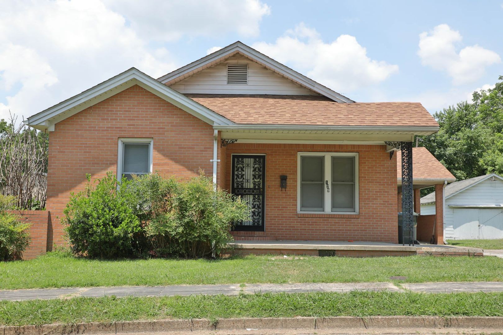 3 BD, 1 BA Charming Brick Home! – photo 2