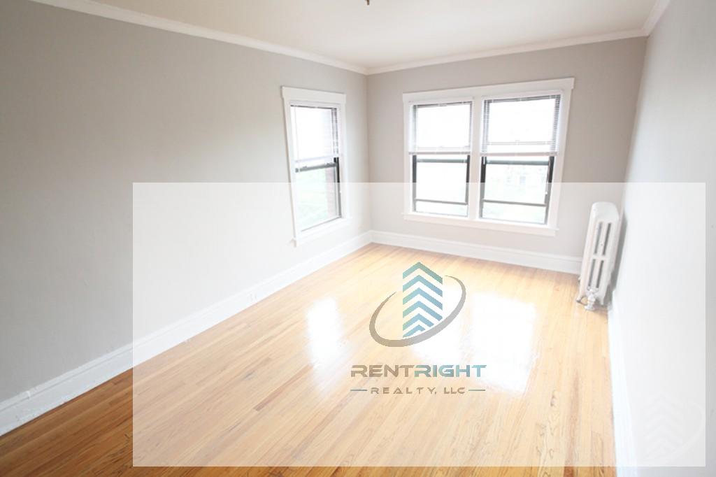 1706 West Albion Avenue – photo 1