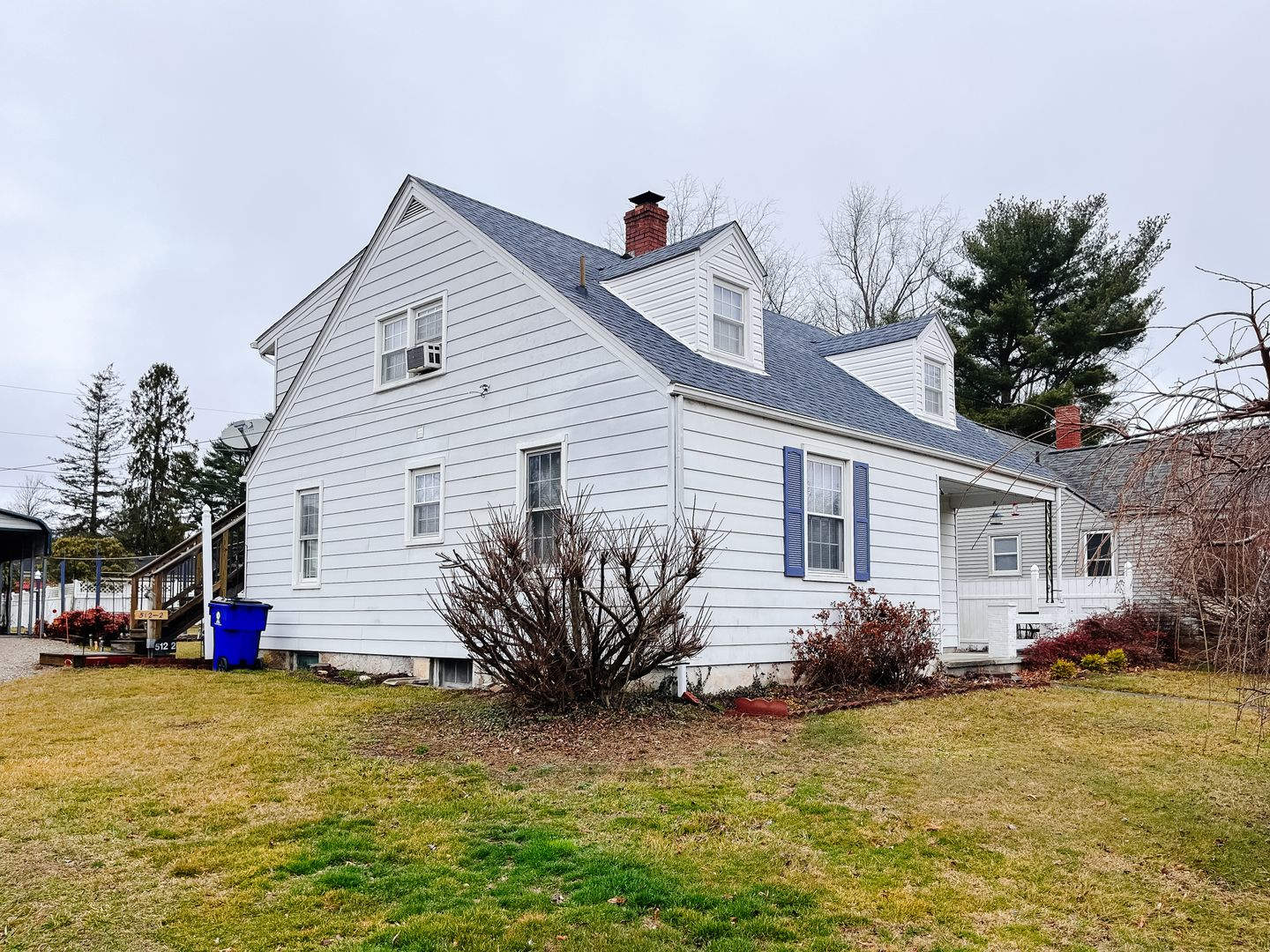 2 Bedroom, 1 Bath Apartment off South Main – photo 2