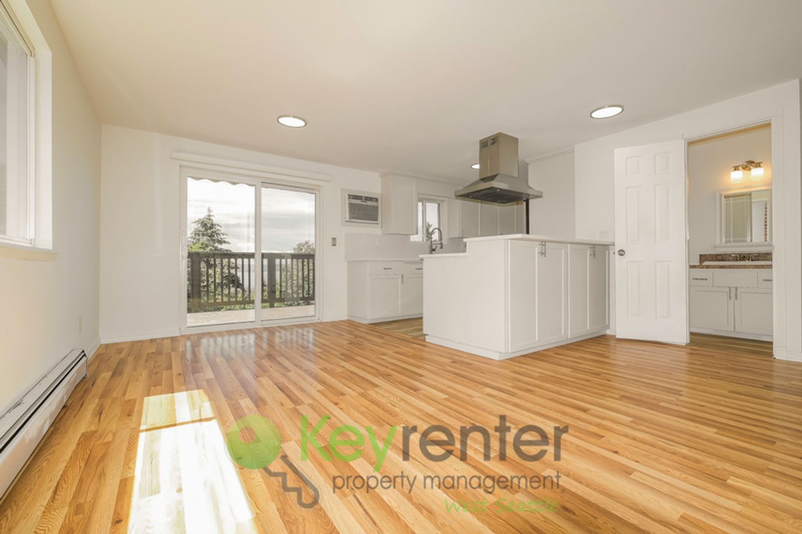 Rent Special 2 000 Credit Versatile 5 Bedroom Retreat With Office And Outdoor Living In Burien – photo 5
