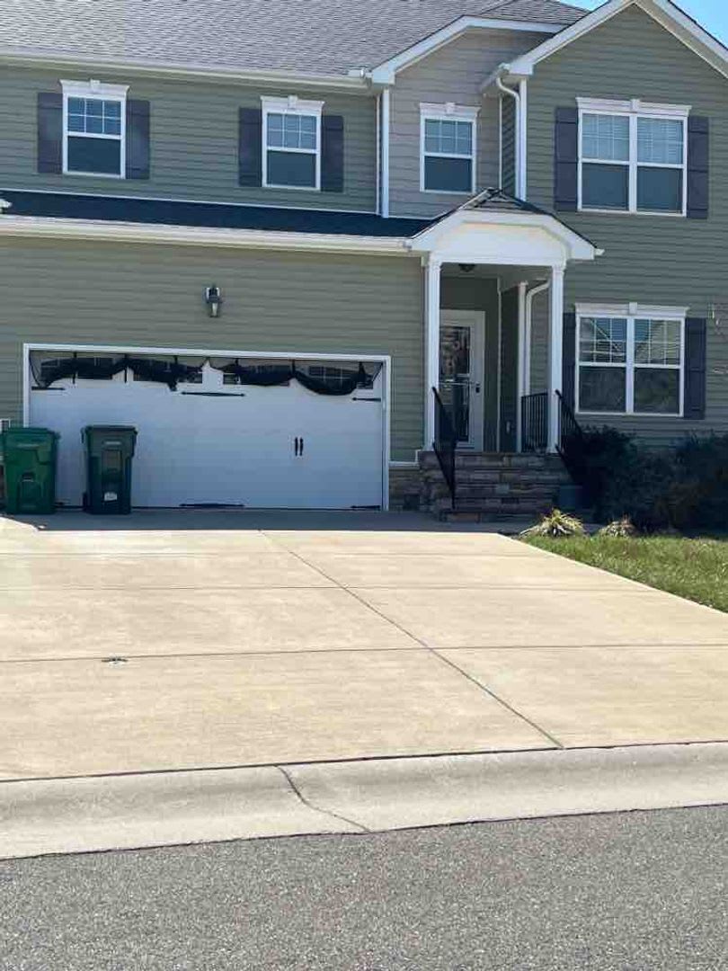 Large Transitional With Lots Of Room For Entertainment On Quiet Cul De Sac In Castleton Subdivision – photo 1