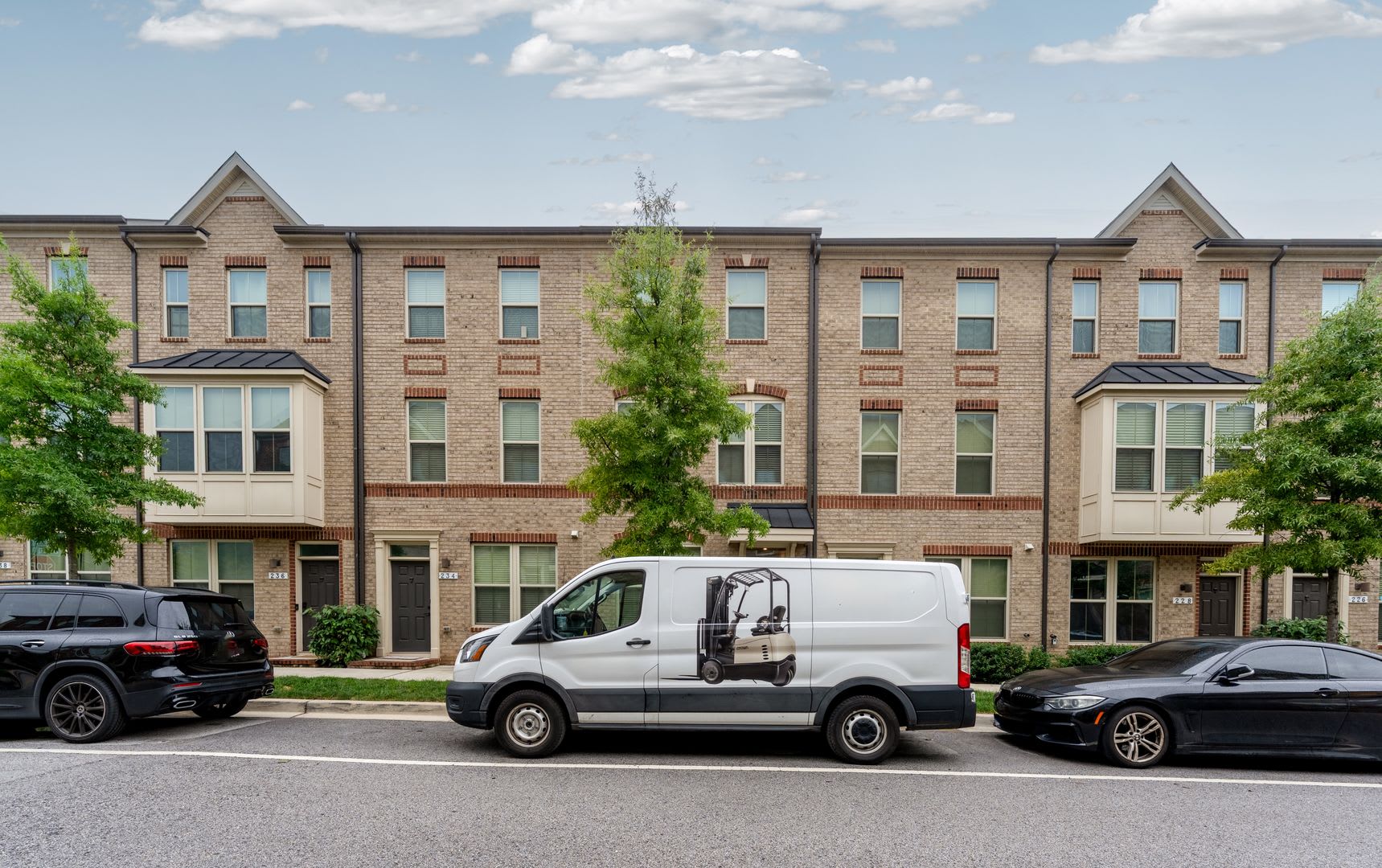 2-Bedroom, 2.5-Bathroom Townhouse near JHU Bayview – photo 2