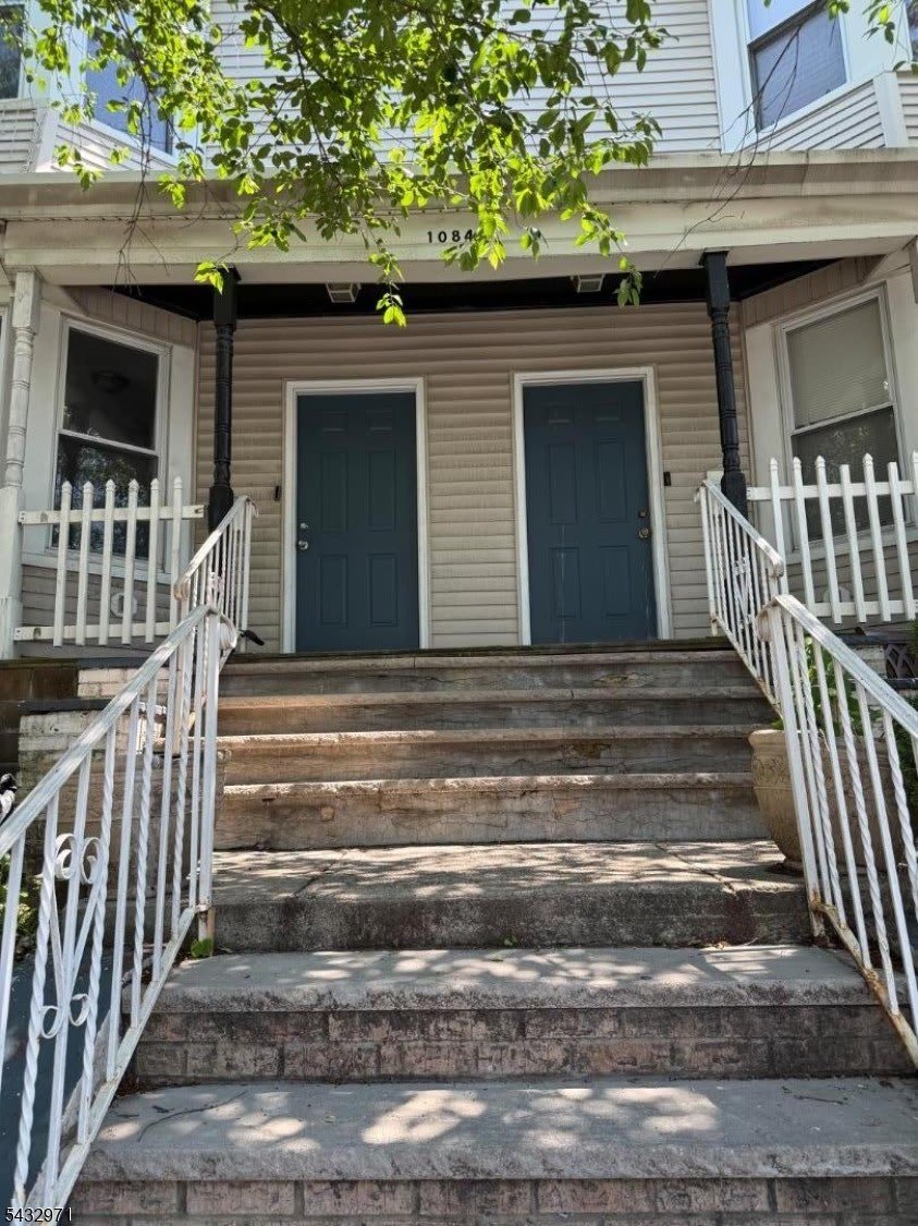 1084 Sanford Ave – photo 1