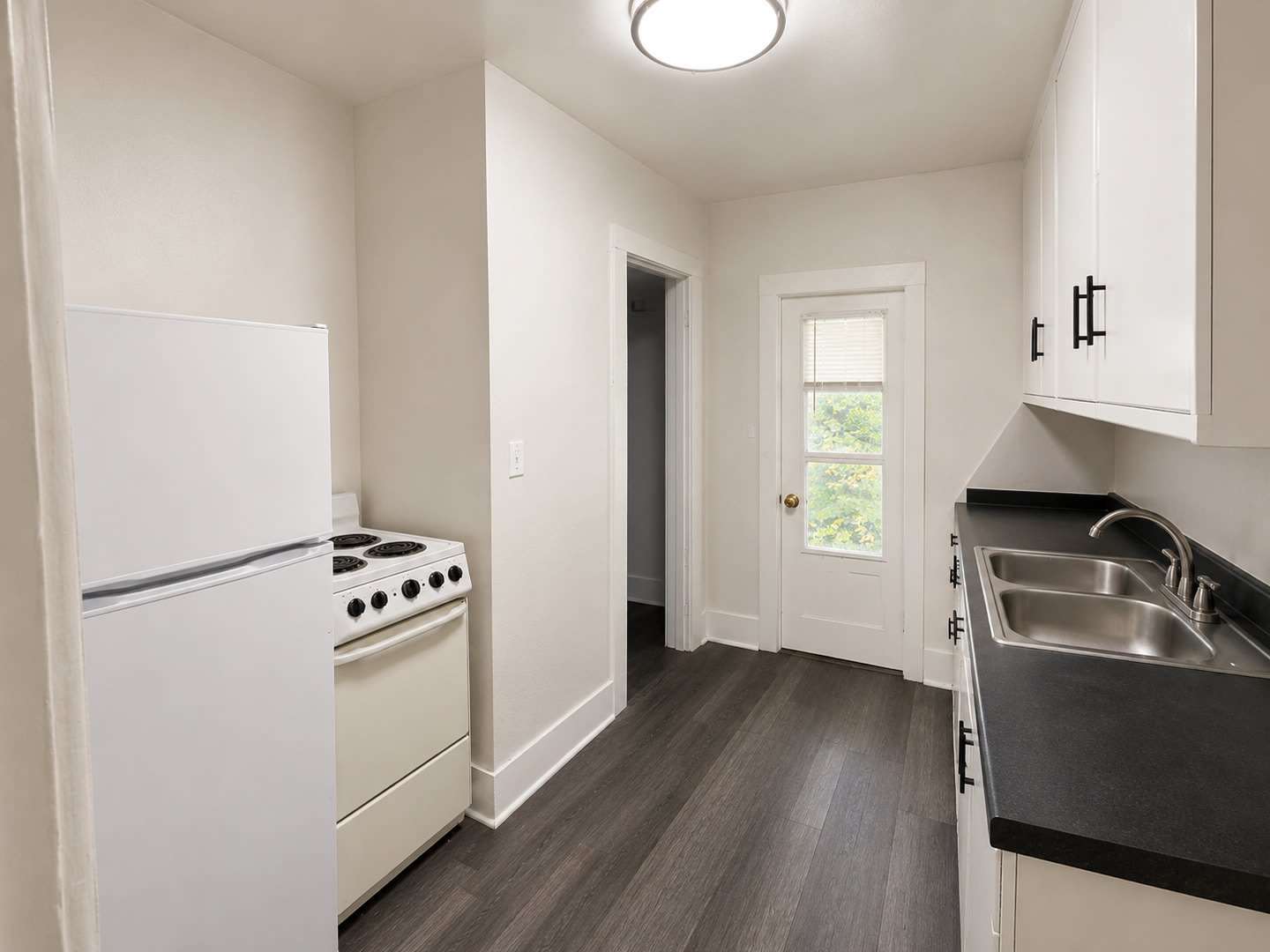 1112 Wisconsin Ave – photo 1