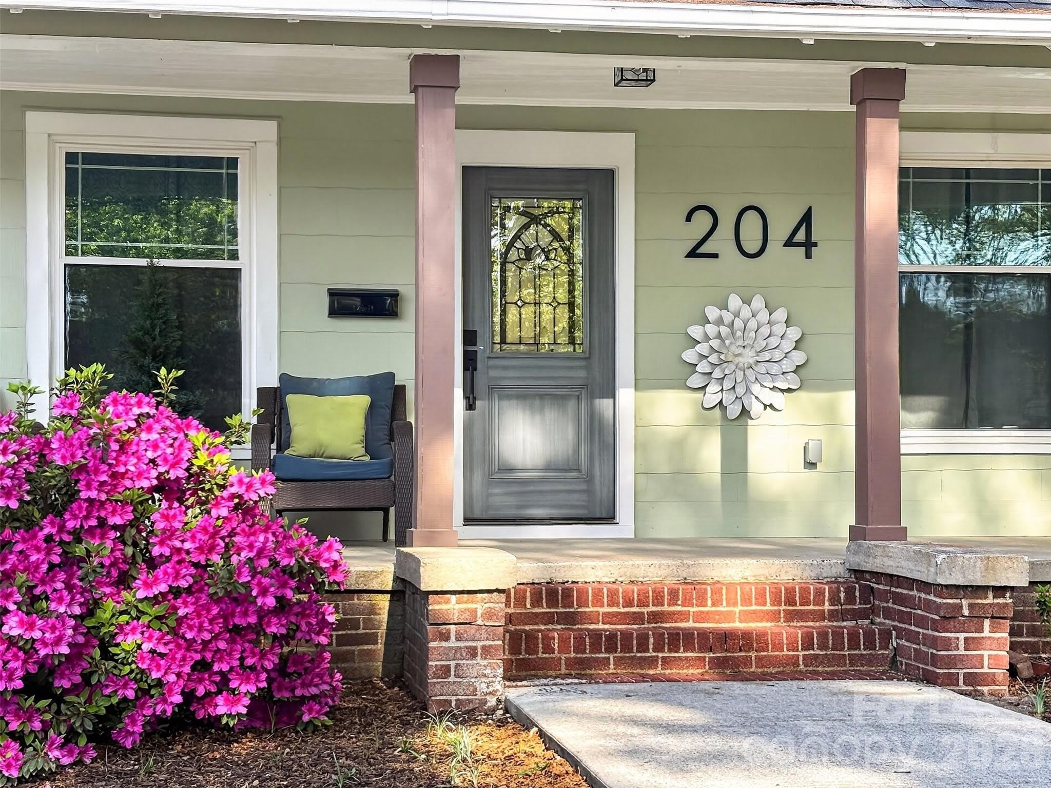 204 E McNeely Avenue – photo 2