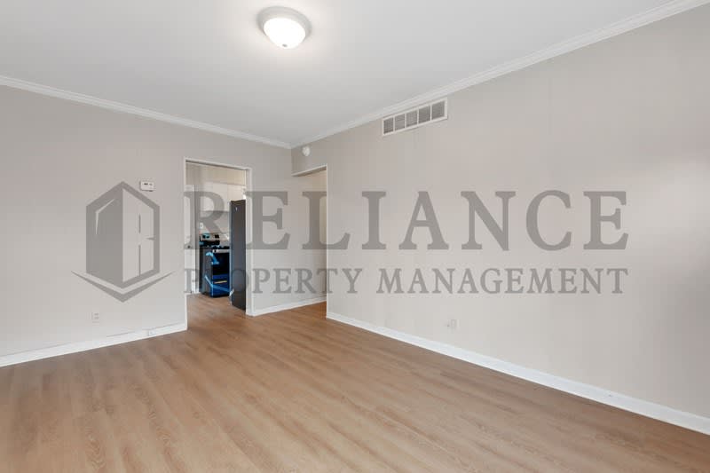 1930 South Saint Clair Avenue – photo 5