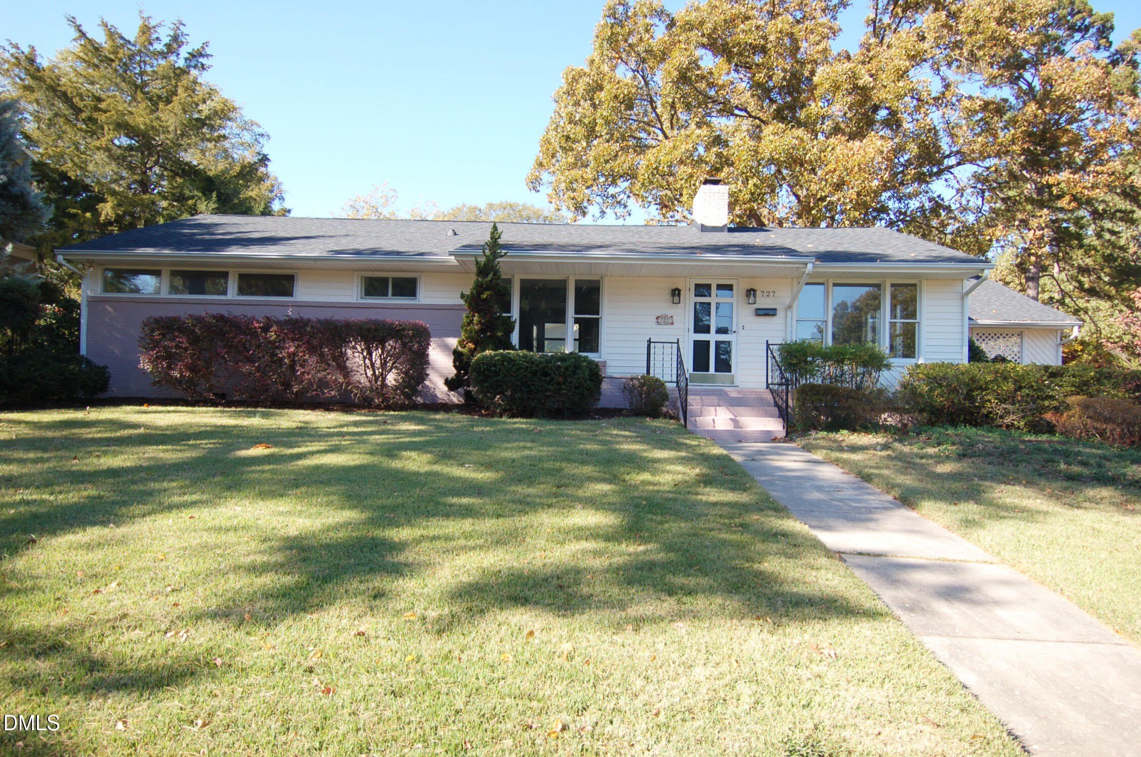 727 Graham Street – photo 1