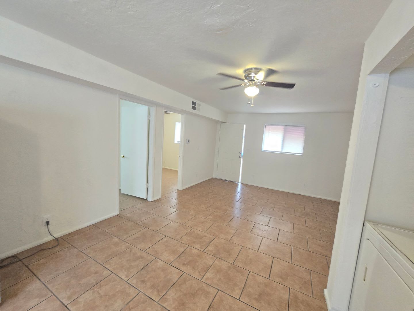2 bed 1.5 bath UTILITES INCLUDED – photo 3