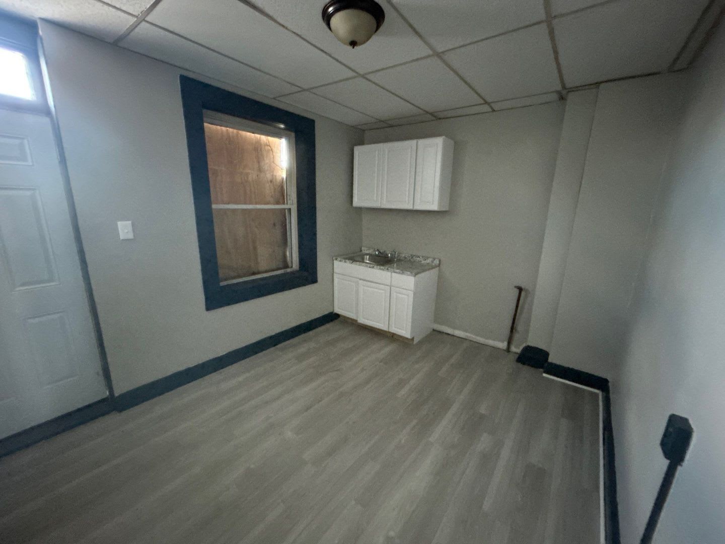 1302 Bonaparte Avenue – photo 2