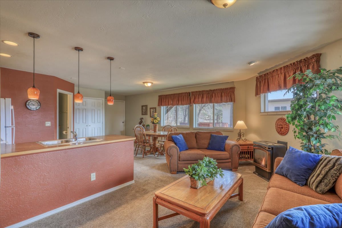 1034 Hills Circle – photo 2