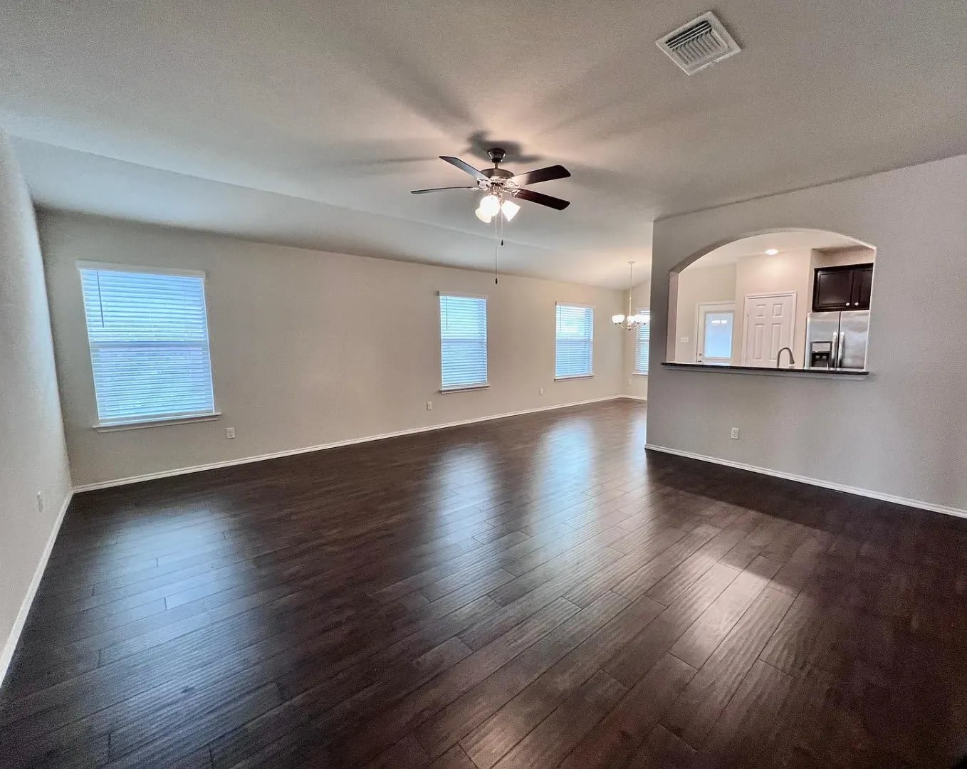 Elegant Temple Home with Modern Finishes & Spacious Living – photo 3