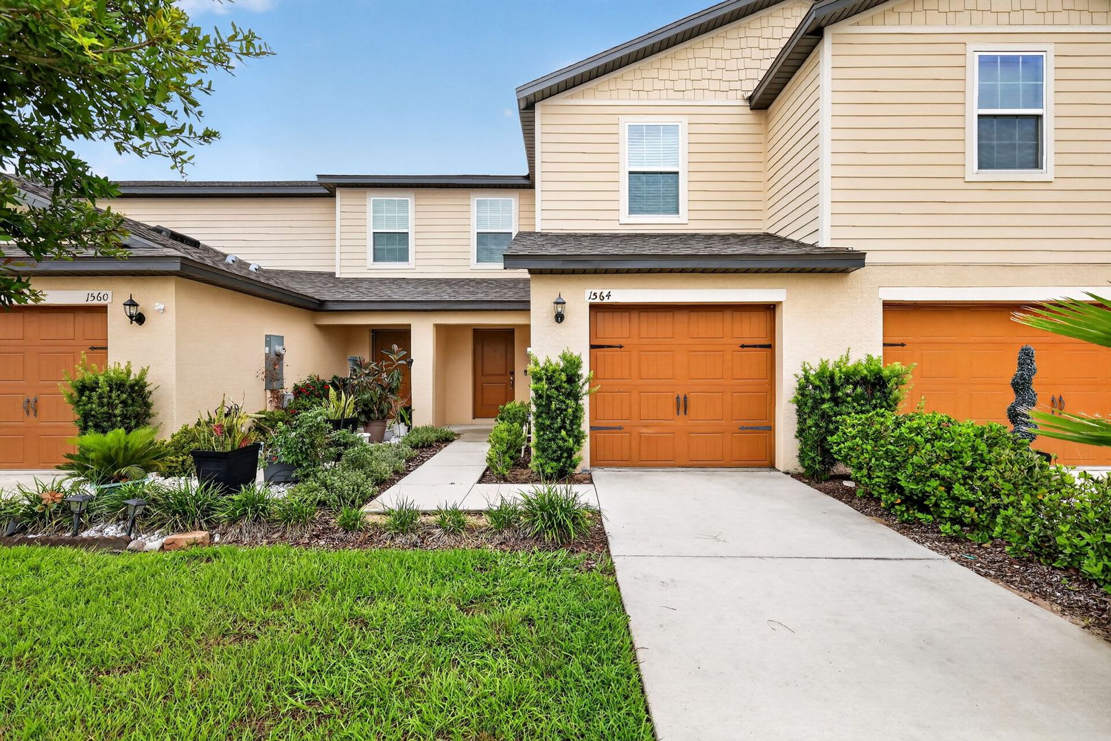 Two-Story 3BR/2.5BA Townhome in Tavares – photo 1