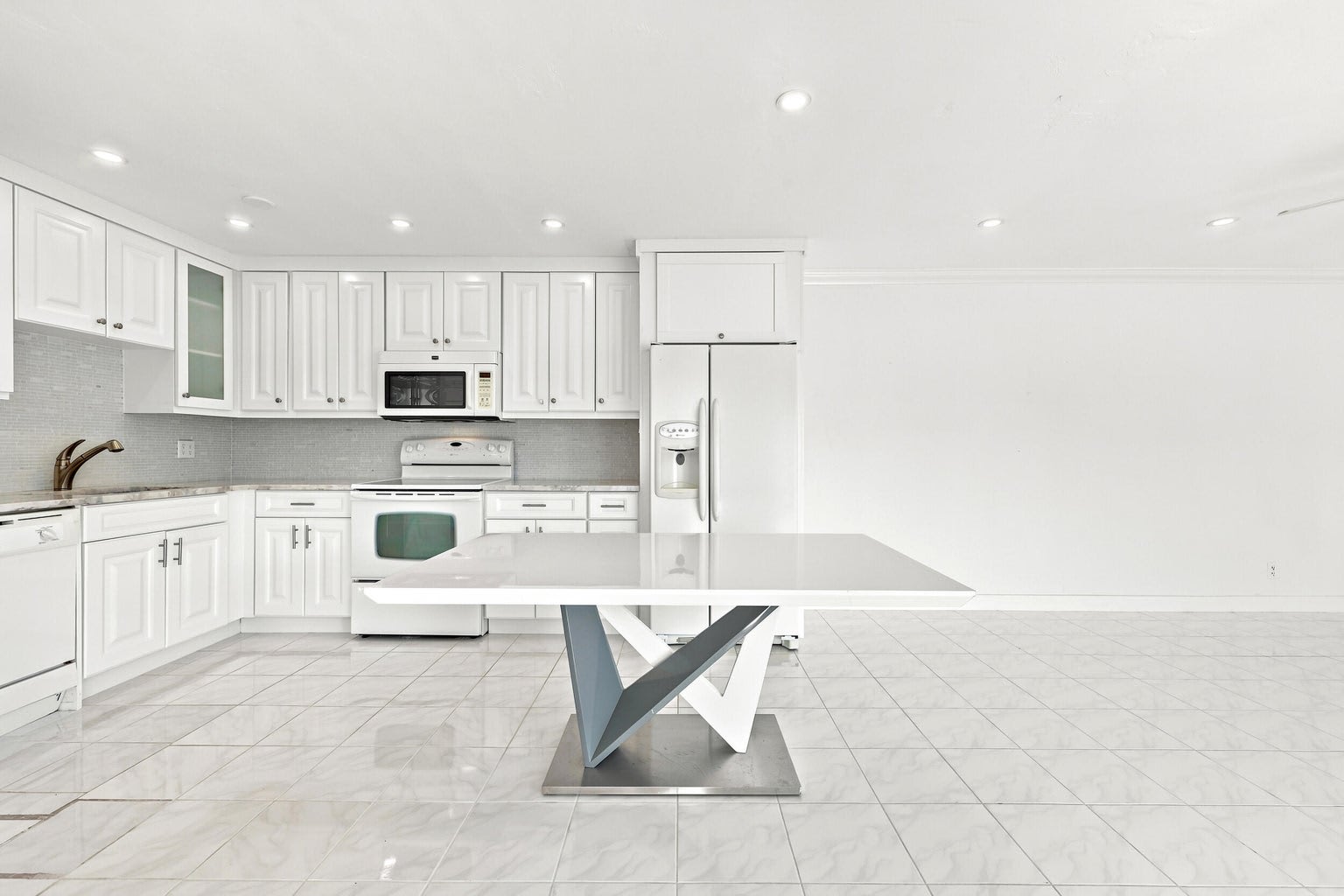 126 West Ct – photo 2